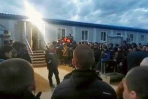 Михаил Охлопков - В соседнем с Ленобластью регионе полсотни человек заразились COVID-19 на стройке - abnews.ru - Ленинградская обл. - Карелия - район Сегежский - Петрозаводск - Беломорск - Медвежьегорск - Новости
