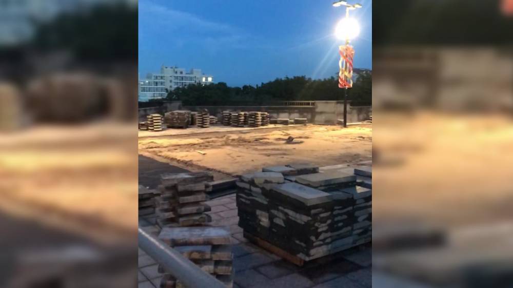 На испорченной ливнем площади Победы в Воронеже разобрали плитку - vestivrn.ru - Воронеж