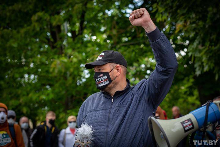 Сергей Тихановский - Светлана Тихановская - При обыске у матери белорусского оппозиционера нашли $900 тысяч. Его семья утверждает, что их подкинули - theins.ru - Белоруссия