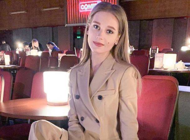 Кристина Асмус - Гарик Харламов - Кристина Асмус подразнила поклонников сочными ягодицами - bimru.ru