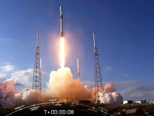 SpaceX успешно довела группировку космических спутников до 480 аппаратов - vpk-news.ru - шт.Флорида