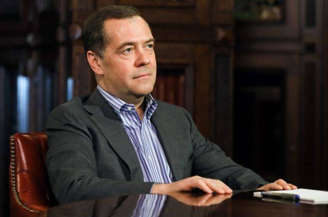 Дмитрий Медведев - Максим Орешкин - Максим Решетников - Денис Мантуров - Аркадий Дворкович - Медведев переизбран на пост главы попечительского совета фонда «Сколково» - aif.ru - Россия - Сколково