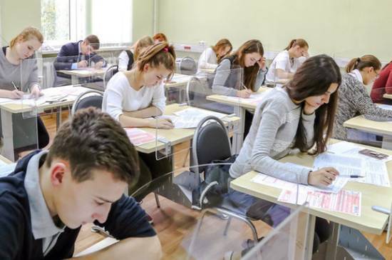 Юрий Биктуганов - Выпускники Свердловской области смогут сдать ЕГЭ без масок и перчаток - pnp.ru - Свердловская обл.