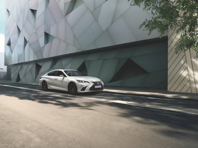 Lexus - Lexus ES 250 получил версию F Sport - autostat.ru