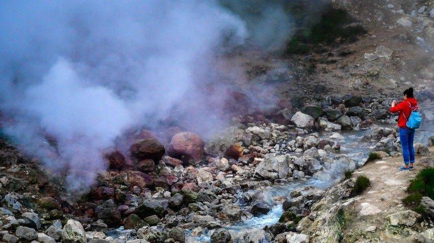 Пульсирующий горячей водой источник обнаружили в Долине гейзеров — видео - 5-tv.ru