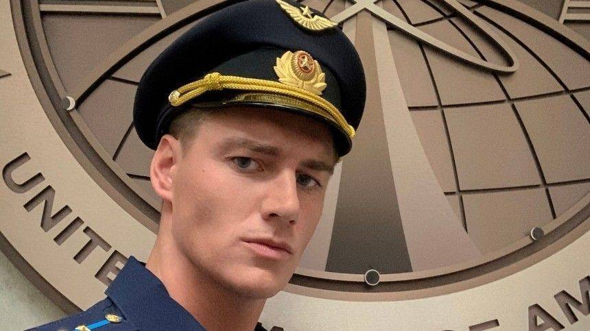 Алексей Воробьев - «Безусловное открытие Netflix»: Алексей Воробьев сыграл ведущую роль в сериале Space Force - 5-tv.ru