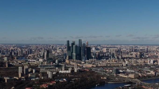 Оранжевый уровень погодной опасности объявлен в Москве из-за грозы - piter.tv - Москва - Россия - Московская обл.