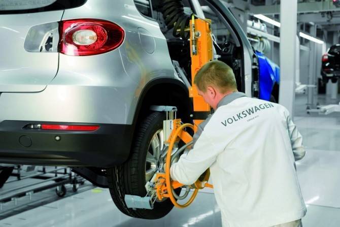 Российским работникам Volkswagen повысят зарплаты и выплатят две премии - autostat.ru - Калужская обл. - Калуга