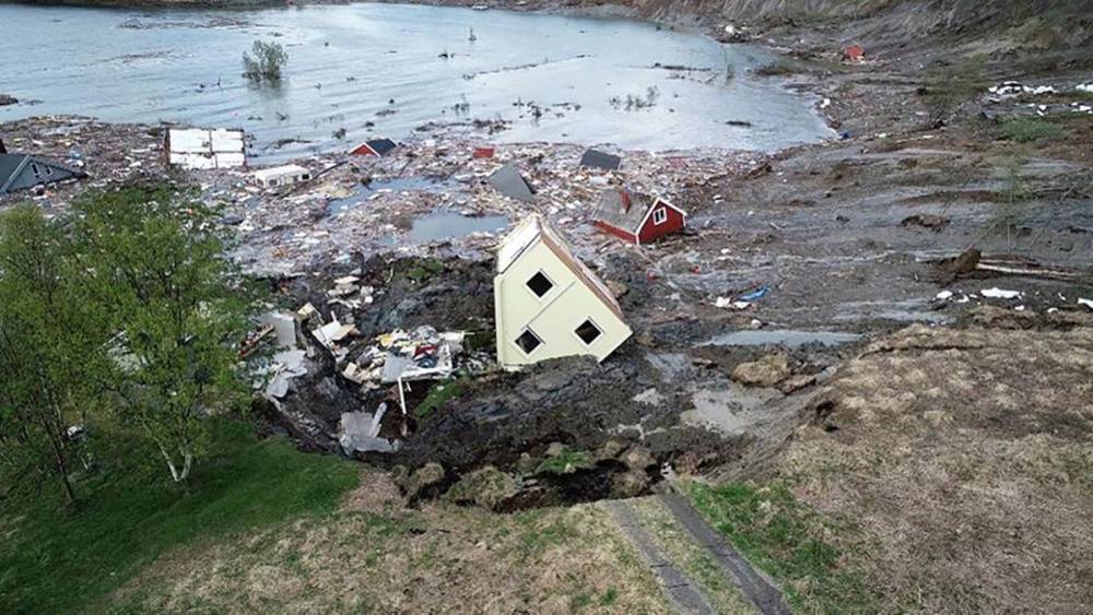 В Норвегии оползень смыл в воду поселок: 8 домов под водой – видео - 24tv.ua - Норвегия