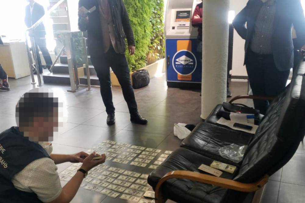 В Киеве следователи ГБР задержали прокурора на взятке в $100 000 - newsone.ua - Киев