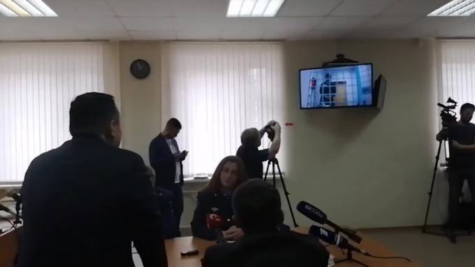 Варвара Караулова - Суд запретил Карауловой выходить из дома с десяти вечера до шести утра - piter.tv - Москва - Россия