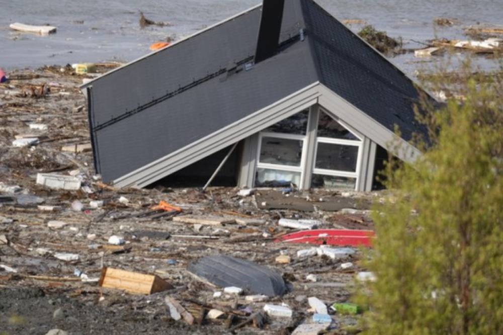 На севере Норвегии огромный оползень снес в море жилые дома: впечатляющее видео и фото - newsone.ua - Норвегия