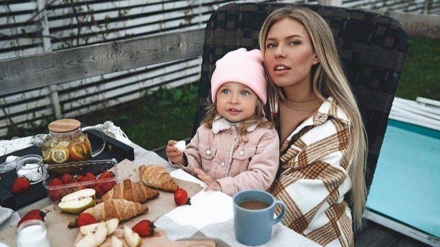 Маргарита Дакота - Владимир Соколовский - Дакоту заклеймили за желание сделать из двухлетней дочери вегетарианку - 5-tv.ru