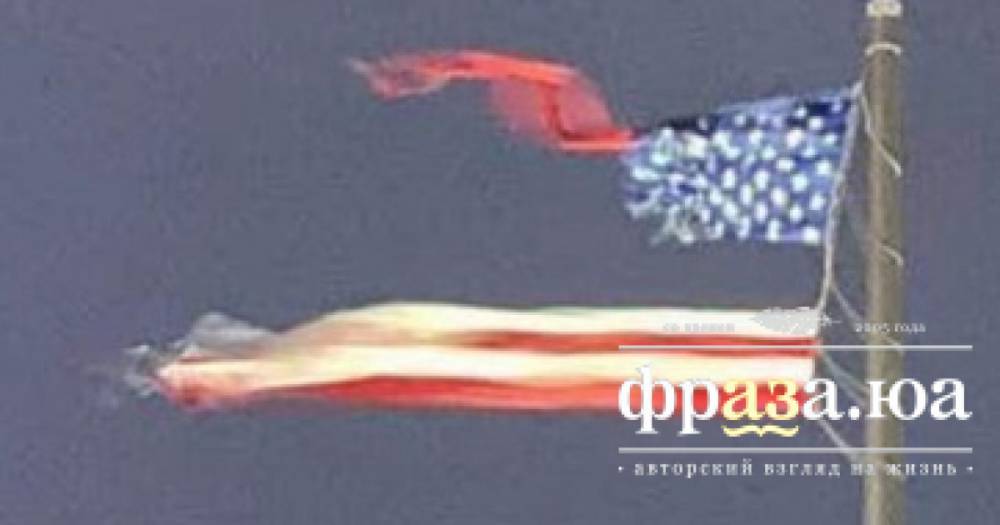 Джордж Флойд - Это знак? Молния разорвала самый большой национальный флаг США в мире - 24news.com.ua - USA - штат Висконсин