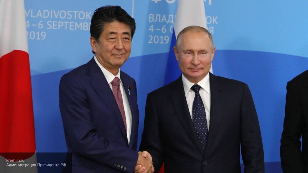 Владимир Путин - Синдзо Абэ - Мотэги Тосимицу - Японские СМИ сообщили, что премьер-министр страны не поедет в Москву на парад Победы - polit.info - Москва - Россия - Япония