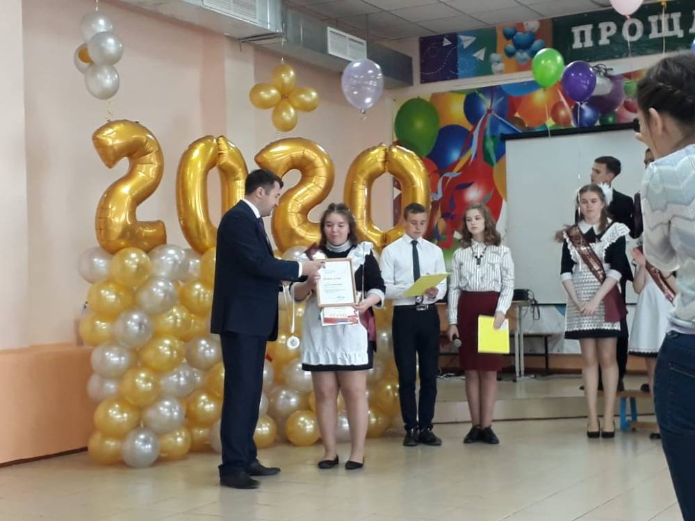 В тымовских школах прошли торжественные линейки - sakhalin.info