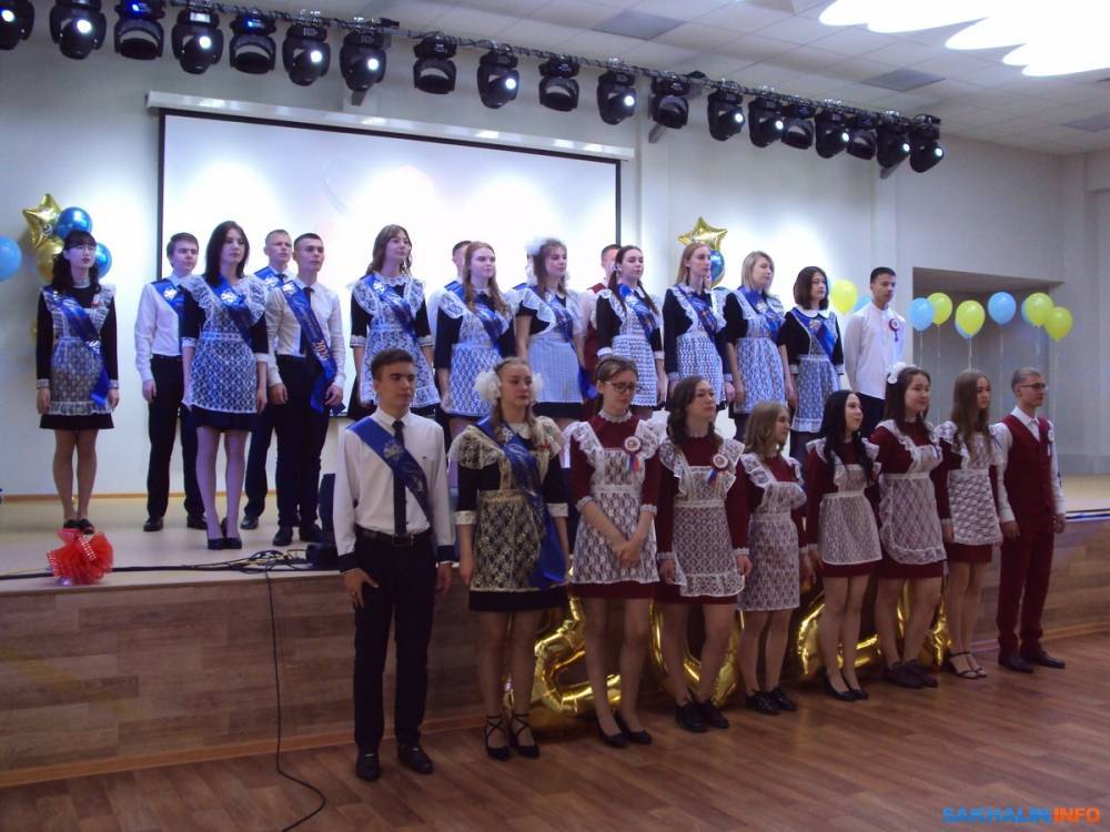 Долинские выпускники тепло простились со школами - sakhalin.info - Долинск - район Долинский