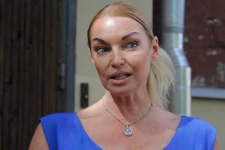 Анастасия Волочкова - СМИ: Волочкова оплатит лечение любовника-строителя в психушке - mk.ru