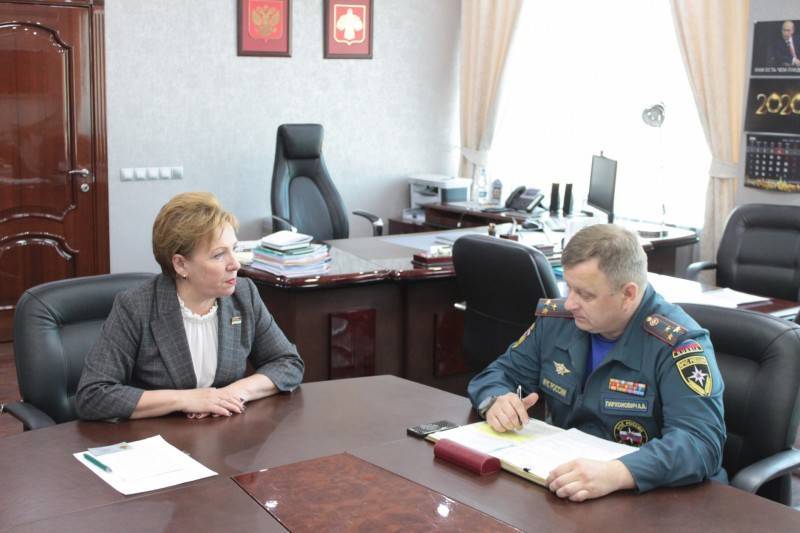 Надежда Дорофеева - Надежда Дорофеева встретилась с начальником ГУ МЧС России по Коми Алексеем Пархомовичем - komiinform.ru - Россия - респ. Коми