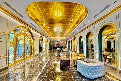 Открылся первый в мире покрытый 24-каратным золотом отель - lenta.ru - Вьетнам - Ханой