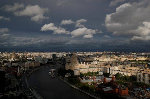 В МЧС предупредили москвичей о сильном ветре и дожде с градом - aif.ru - Москва - Россия