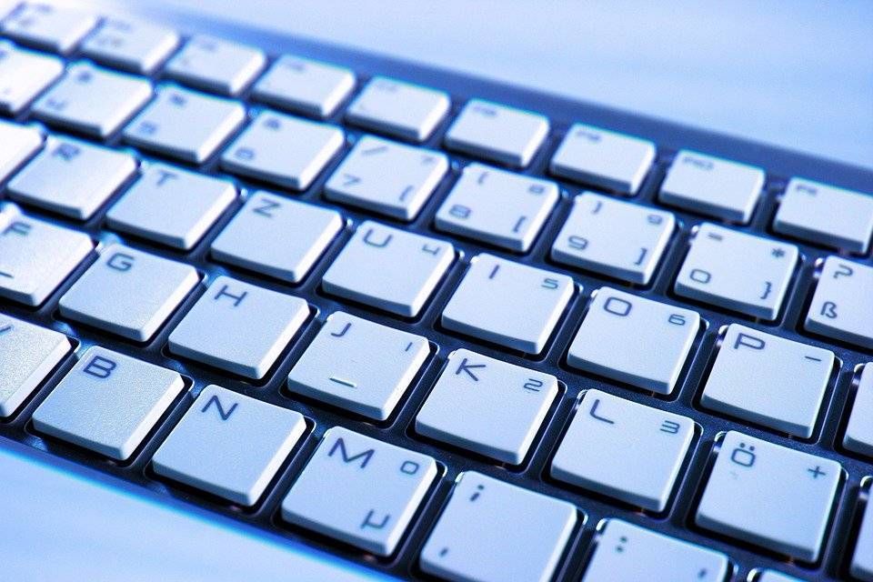 Страницы государственных СМИ начнут маркировать в Facebook - vm.ru - США