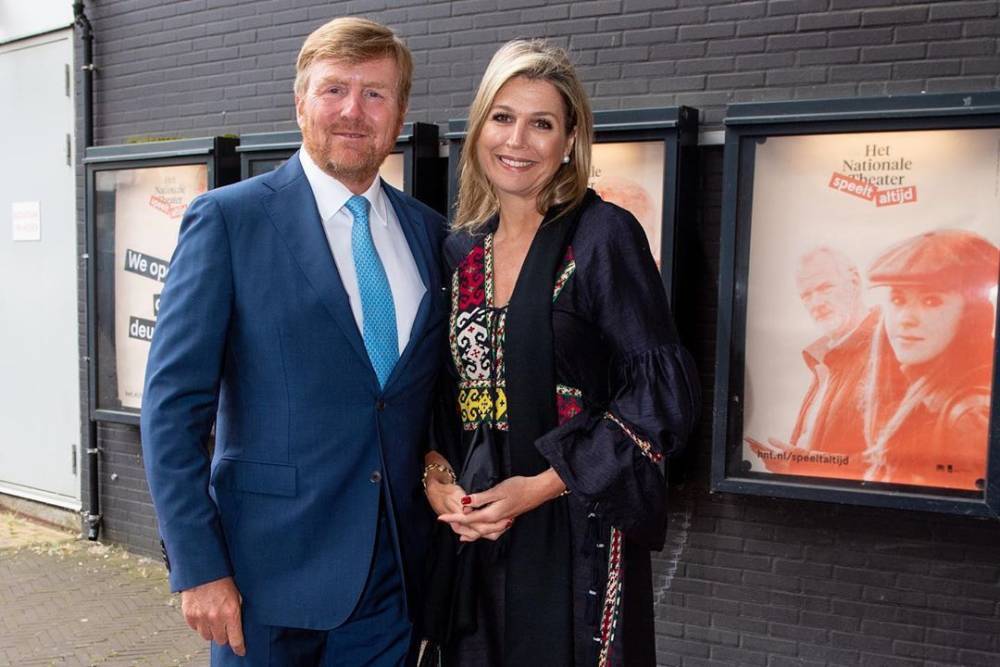 Королева Нидерландов надела в театр вышитое платье: фото - prm.ua - Голландия
