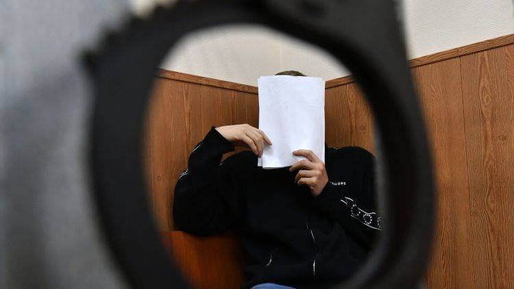 Мужчина в Крыму пойдет под суд по обвинению в изнасиловании падчерицы - crimea.ria.ru - Россия - Крым - Симферополь - Севастополь