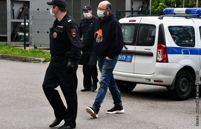 Илья Азар - Андрей Васильев - Владимир Воронцов - Леонид Соловьев - Мосгорсуд сократил арест Азару на пять суток - interfax.ru - Москва - Тверь