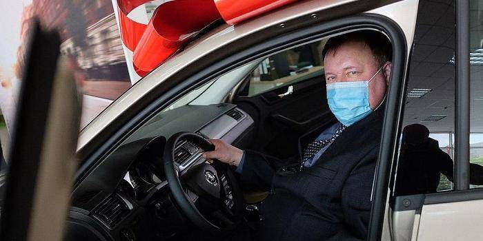 В Кирове врач-инфекционист провел за лечением пациентов с COVID-19 рекордные 999 часов - ruposters.ru - Кировская обл.