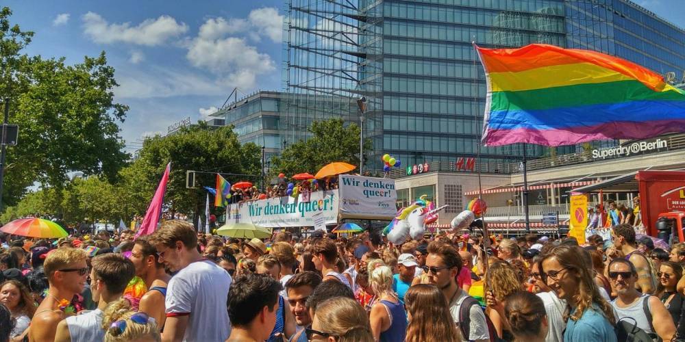 Йенс Шпана - В Германии запретили лечить геев - ruposters.ru - Германия