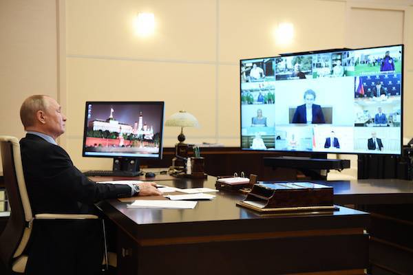 Владимир Путин - Евгений Зиничев - Светлана Радионова - Владимир Путин потребовал доложить о вариантах решения ЧС в Норильске - govoritmoskva.ru - Норильск