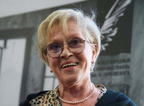 Алиса Фрейндлих - "Сердце шалит": Алиса Фрейндлих пожаловалась на проблемы со здоровьем - bimru.ru - Санкт-Петербург