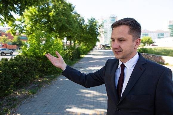 Александр Егоров - Вице-мэр Челябинска рассказал, зачем в центре города вырубают клены - znak.com - Челябинск