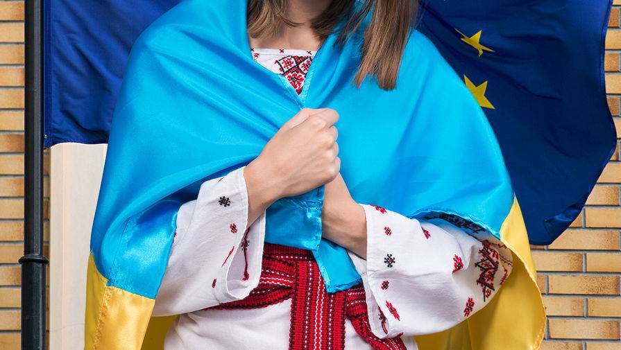 Опрос: половина украинцев согласны с тем, что страна разваливается - gazeta.ru - Украина - Киев