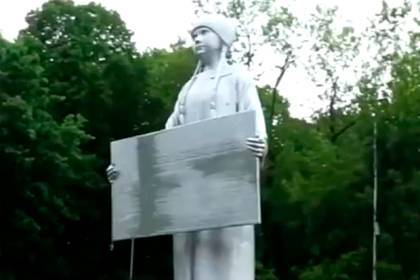 Грета Тунберг - В Москве захотели установить памятник Грете Тунберг - lenta.ru - Москва - Россия
