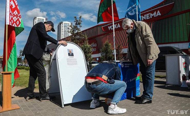 «Очередь в 16.20 придет?» В Минске появился первый пикет по сбору подписей за Лукашенко, и это получилось оригинально - gomel.today - Минск - Русь