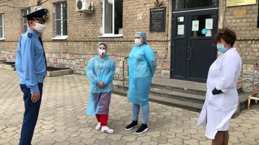 В Воронеже медики инфекционной больницы пожаловались на отсутствие доплат и средств защиты - vestivrn.ru - Воронеж