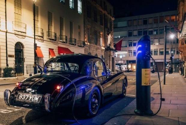Ваша розетка, сэр: классический Jaguar XK120 превратили в электрокар - 24news.com.ua - Украина