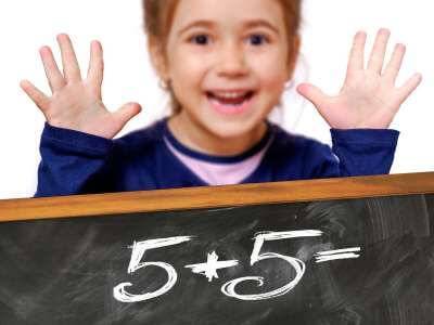 С 1 сентября бесплатное горячее питание получат 65% учеников начальных классов - live24.ru - Москва - Россия