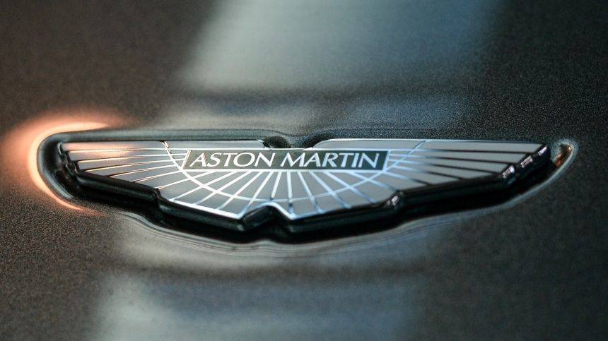 Aston Martin - Водитель на люксовом Aston Martin встретился с препятствием на Новом Арбате - 5-tv.ru - Москва