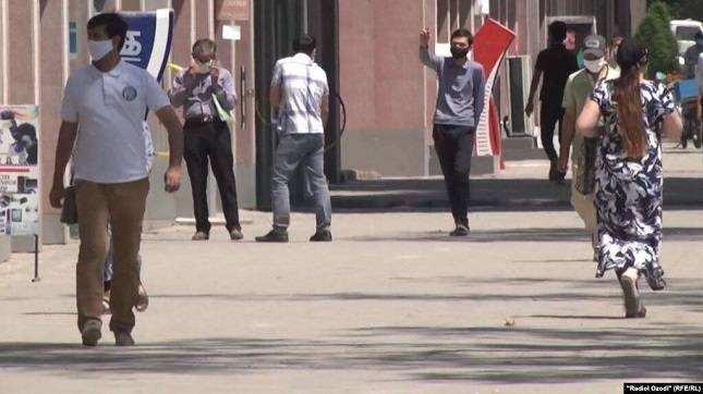 Жители Таджикистана все реже носят маски: власти уверяют, что эпидемия идет на спад - dialog.tj - Душанбе - Таджикистан
