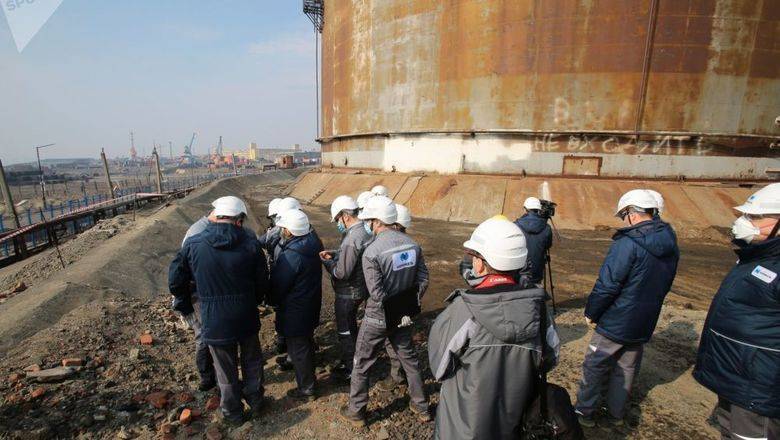 Владимир Путин - Александр Чуприян - Владимир Потанин - Более 700 тонн нефтяной смеси собрали на месте разлива топлива в Норильске - newizv.ru - Россия - Норильск