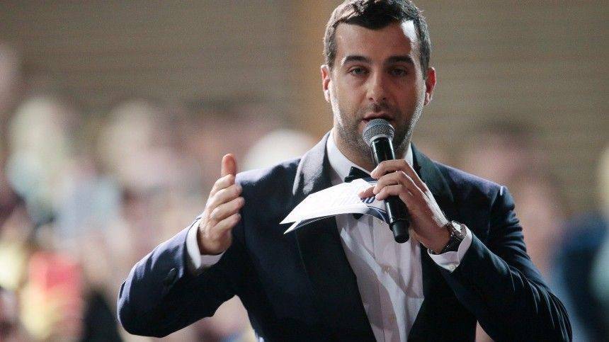 Иван Ургант - Иван Ургант высмеял чиновников, «узнавших из соцсетей» о ЧП в Норильске - 5-tv.ru - Норильск