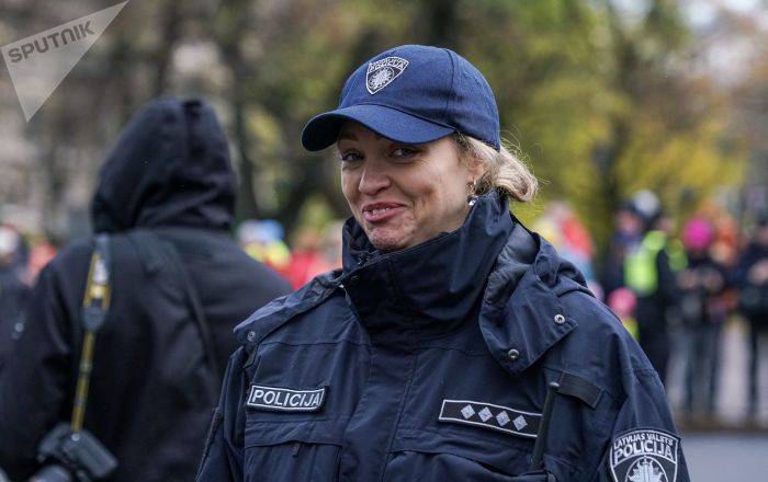 Модные и современные: полиция Латвии получила новую дизайнерскую форму - lv.sputniknews.ru - Рига - Латвия