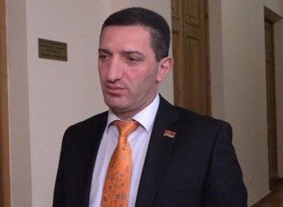 Никола Пашинян - Гагик Царукян - Депутат от партии «Процветающая Армения» - пресс-секретарю главы кабмина: Ты в качестве кого реагируешь на Царукяна? - news.am - Армения