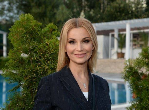Ольга Орлова - Ольга Орлова показала роскошную грудь под мокрым топом - bimru.ru