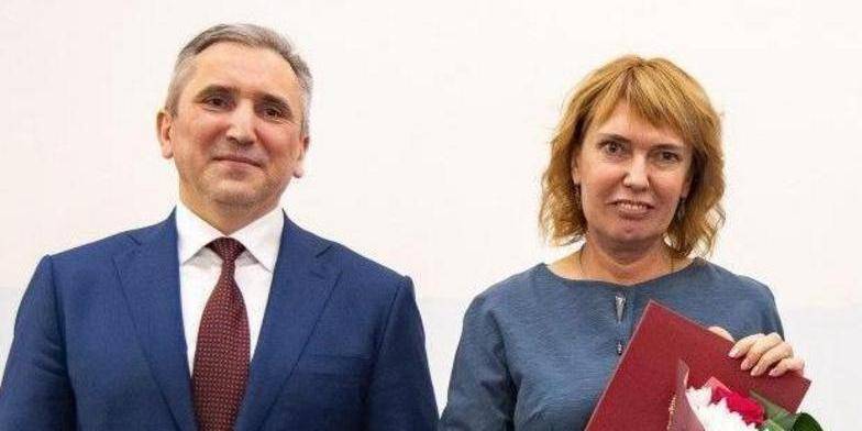 Александр Моор - Тюменский губернатор поздравил главного анастезиолога-реаниматолога региона с днем рождения - ruposters.ru - Тюмень - Тюменская обл.
