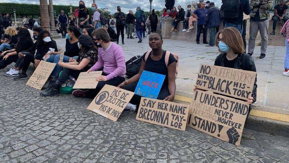 В Берлине и Париже прошли акции против расизма - informburo.kz - США - Германия - Франция - Париж - Берлин