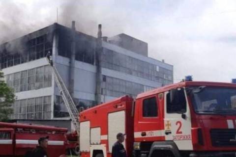 В Запорожье загорелась популярная обувная фабрика: 12 пожарных машин тушили происшествие - mignews.com.ua - Украина - Одесса - Запорожье